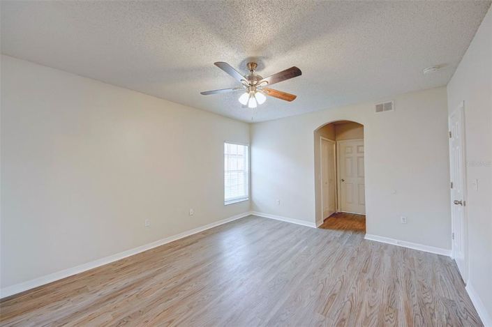 Image No.26-5 Bed Property for sale