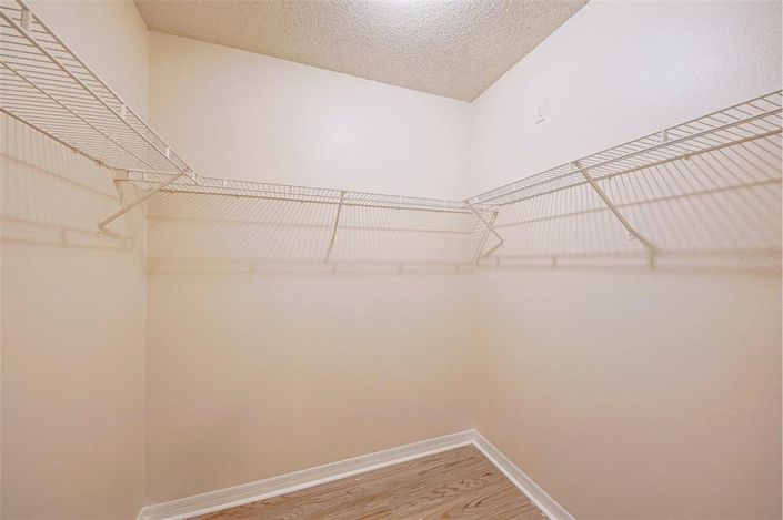 Image No.28-5 Bed Property for sale