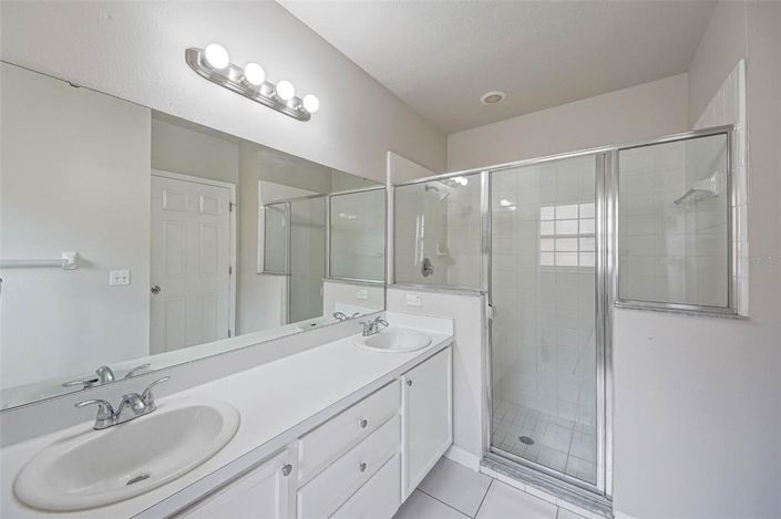 Image No.29-5 Bed Property for sale