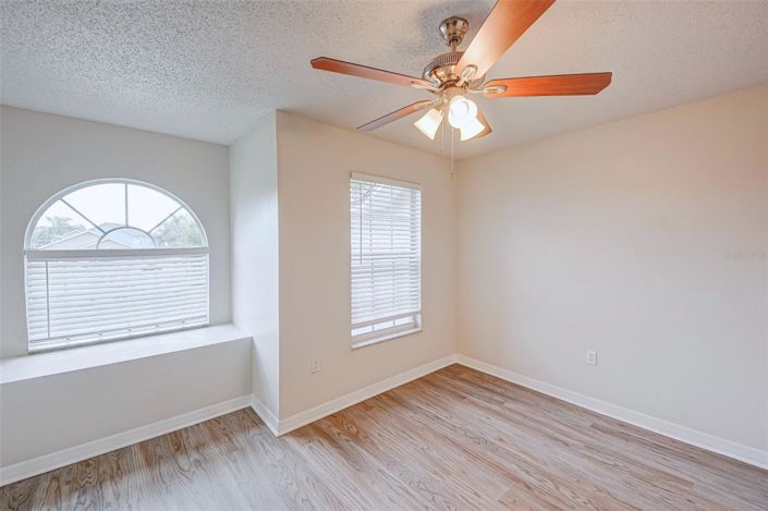 Image No.40-5 Bed Property for sale