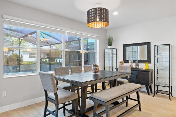 Image No.10-6 Bed Property for sale