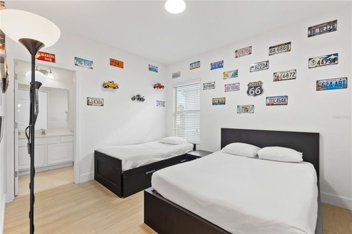 Image No.33-6 Bed Property for sale