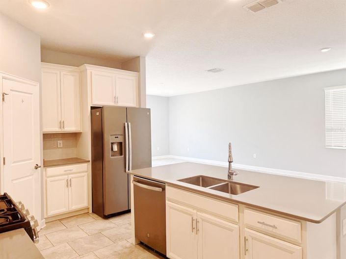 Image No.4-4 Bed Property for sale