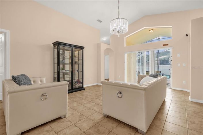 Image No.4-4 Bed Property for sale