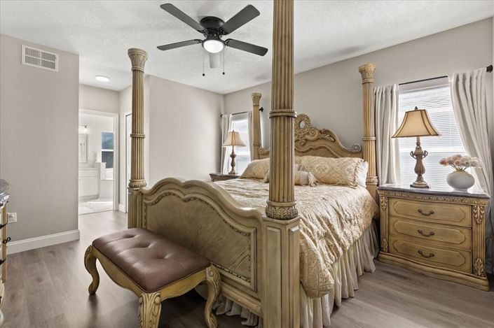 Image No.10-6 Bed Property for sale