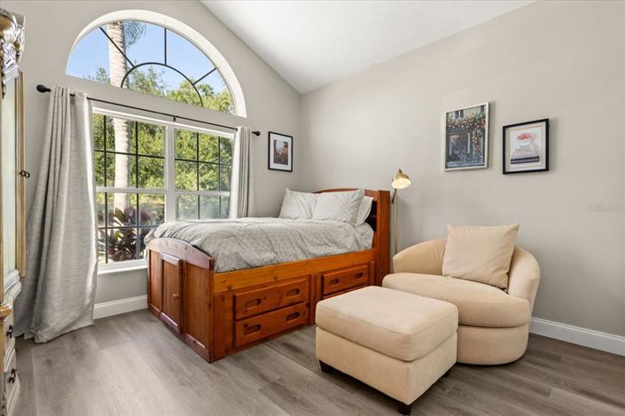 Image No.13-6 Bed Property for sale