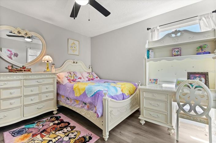 Image No.19-6 Bed Property for sale