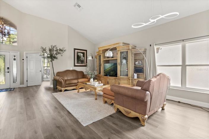 Image No.3-6 Bed Property for sale