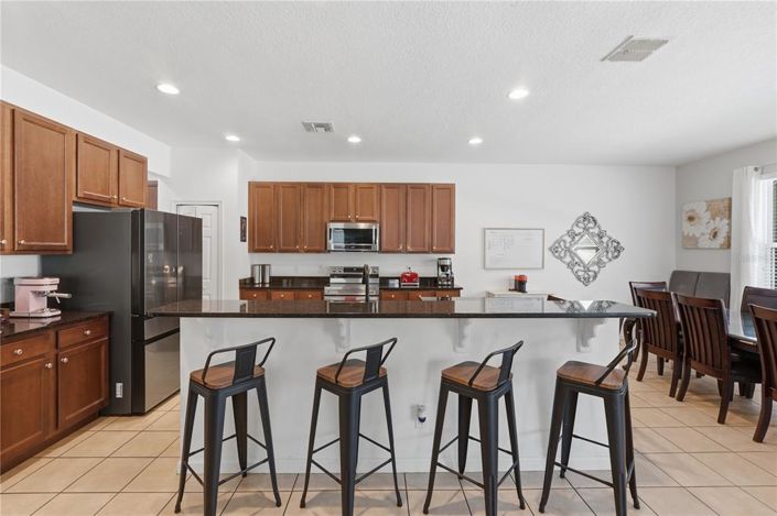 Image No.10-6 Bed Property for sale