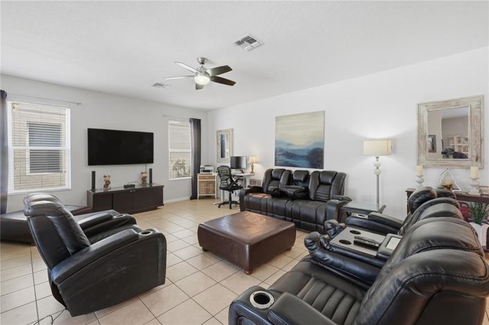 Image No.20-6 Bed Property for sale