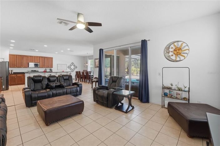 Image No.21-6 Bed Property for sale