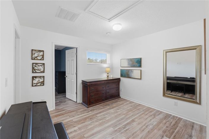 Image No.26-6 Bed Property for sale