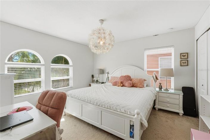 Image No.28-6 Bed Property for sale