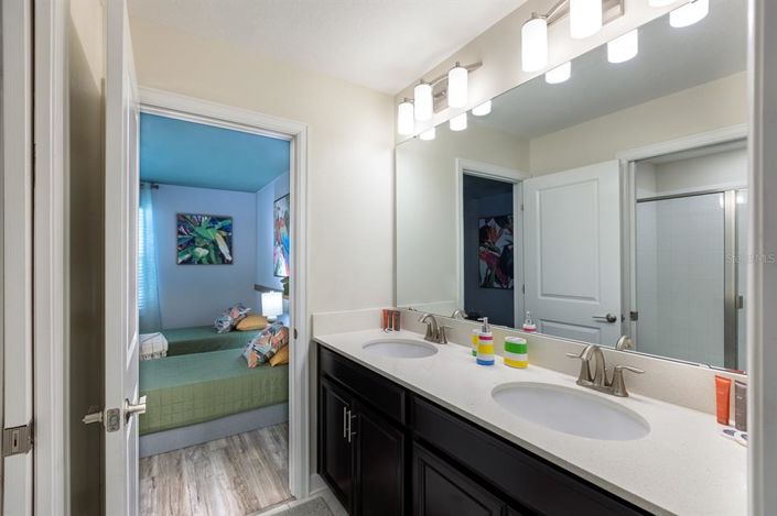 Image No.28-6 Bed Property for sale