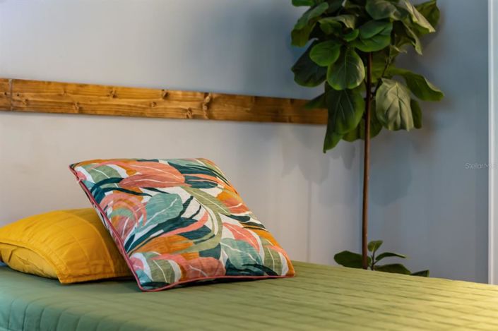 Image No.67-6 Bed Property for sale