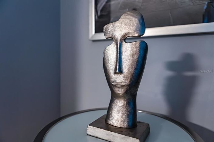 Image No.69-6 Bed Property for sale