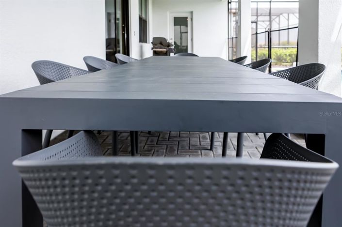 Image No.70-6 Bed Property for sale