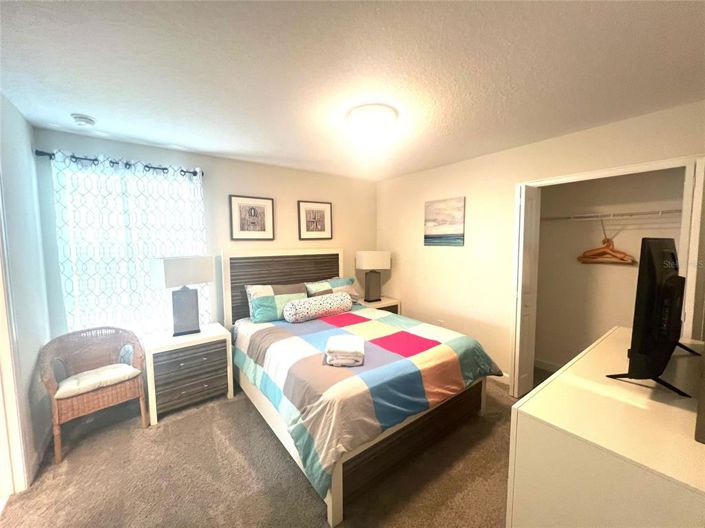 Image No.17-8 Bed Property for sale