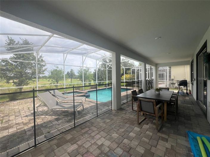 Image No.5-8 Bed Property for sale