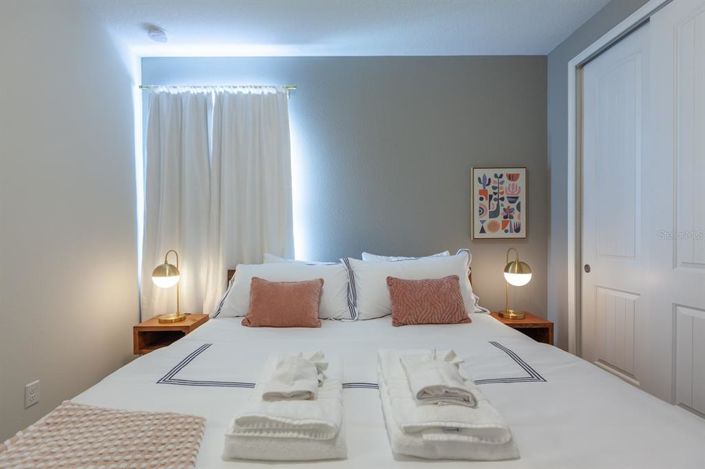 Image No.30-6 Bed Property for sale