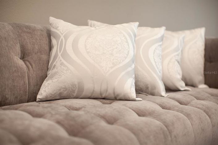 Image No.66-6 Bed Property for sale