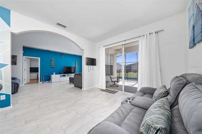 Image No.6-5 Bed Property for sale