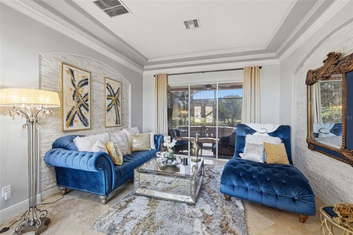 Image No.23-6 Bed Property for sale