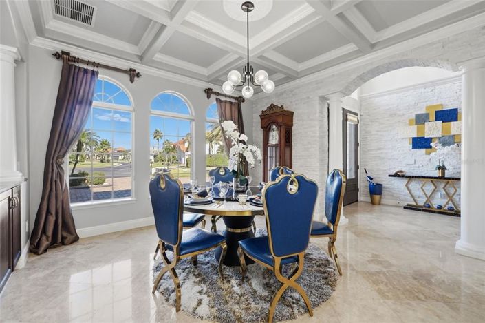 Image No.25-6 Bed Property for sale