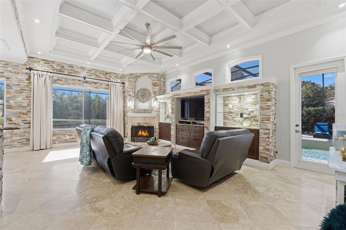 Image No.28-6 Bed Property for sale