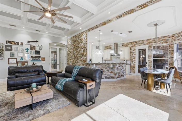 Image No.30-6 Bed Property for sale