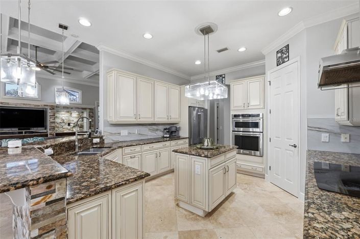 Image No.32-6 Bed Property for sale