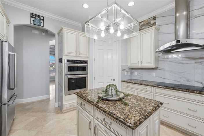 Image No.33-6 Bed Property for sale