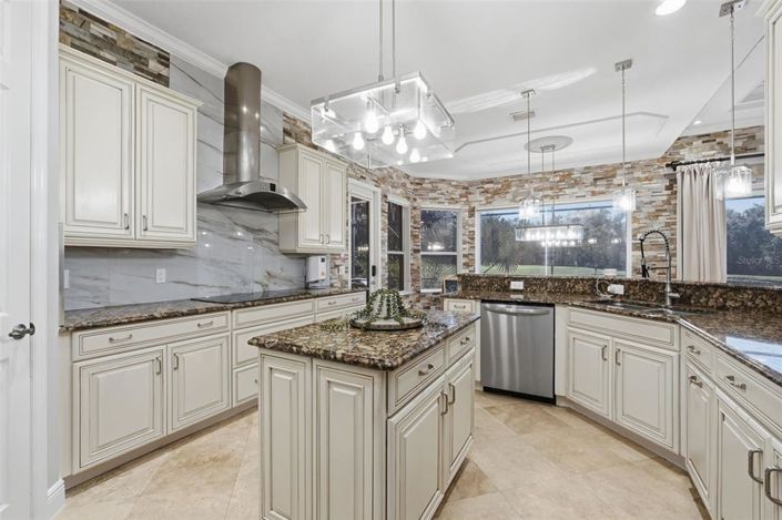 Image No.36-6 Bed Property for sale