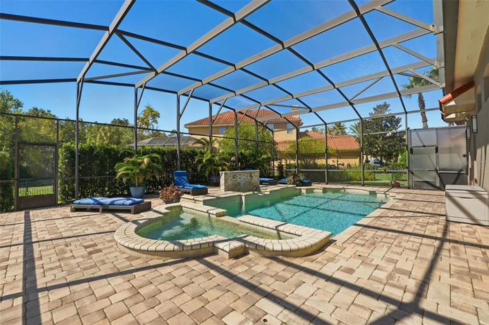 Image No.4-6 Bed Property for sale