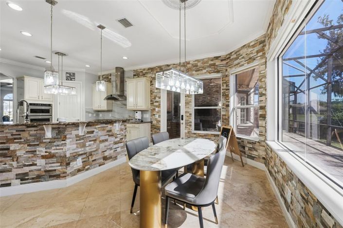 Image No.40-6 Bed Property for sale