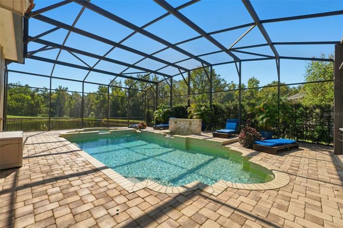 Image No.5-6 Bed Property for sale