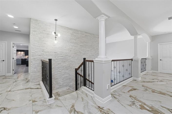 Image No.50-6 Bed Property for sale