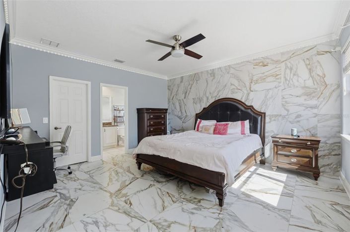 Image No.52-6 Bed Property for sale