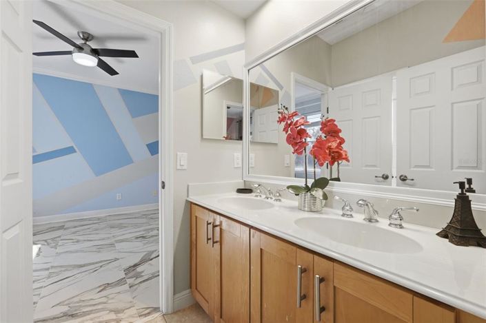 Image No.54-6 Bed Property for sale