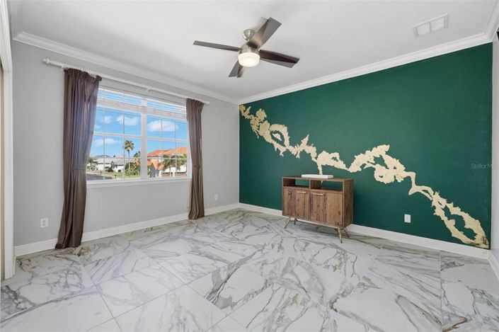 Image No.56-6 Bed Property for sale