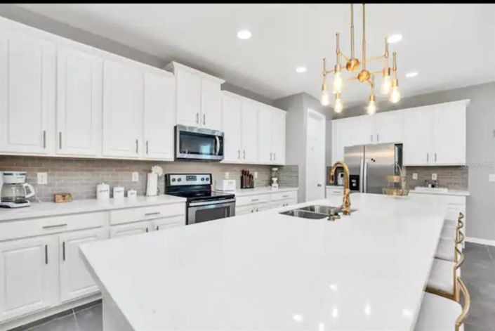 Image No.12-6 Bed Property for sale