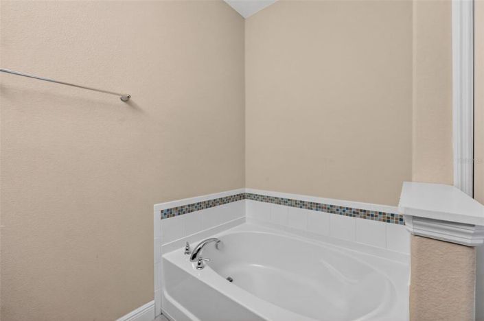 Image No.17-5 Bed Property for sale