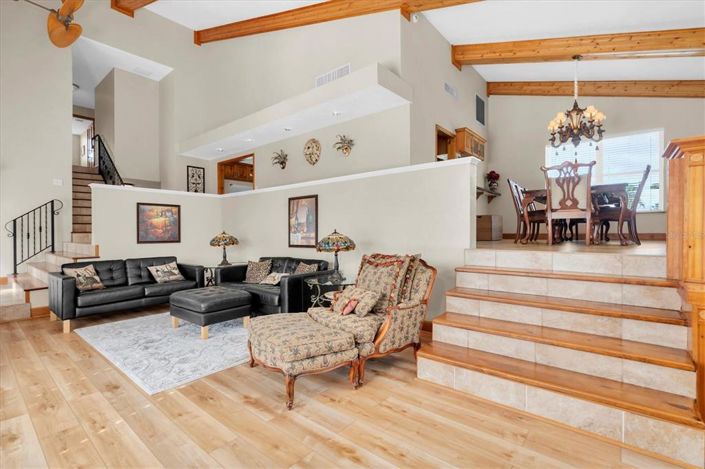 Image No.10-4 Bed Property for sale