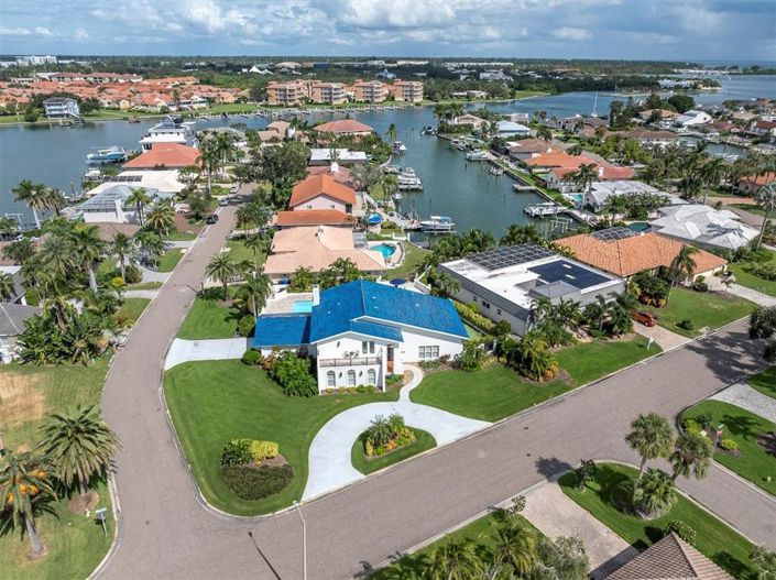 Image No.2-4 Bed Property for sale