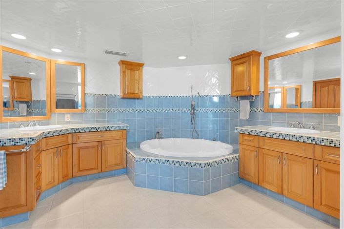 Image No.21-4 Bed Property for sale