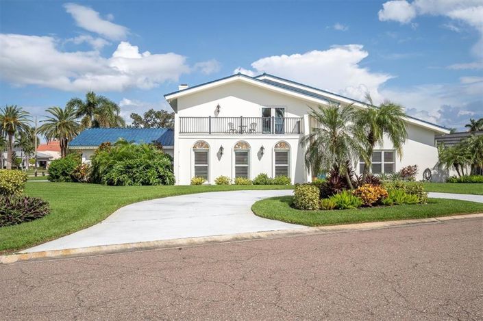 Image No.38-4 Bed Property for sale