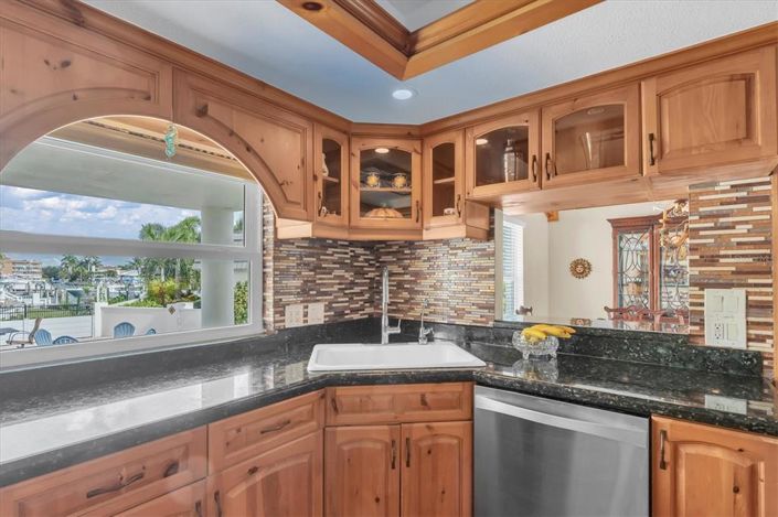 Image No.4-4 Bed Property for sale