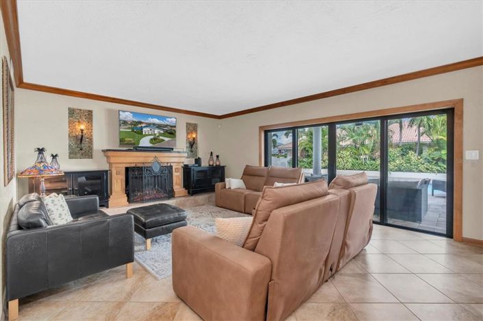 Image No.7-4 Bed Property for sale