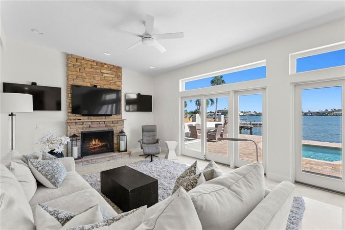 Image No.10-3 Bed Property for sale