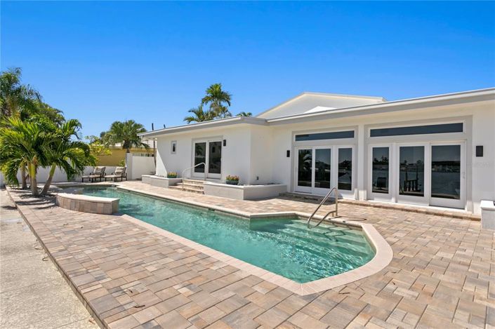 Image No.37-3 Bed Property for sale